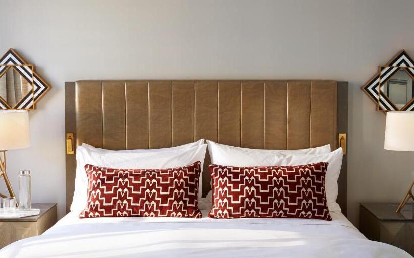 Номер Deluxe Кровать Кинг, The Plaza Hotel Pioneer Park