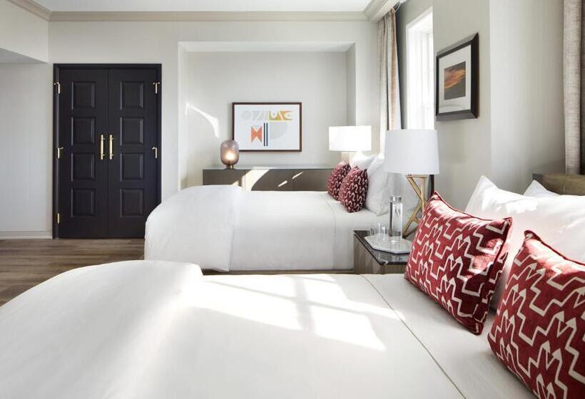 Номер Deluxe, The Plaza Hotel Pioneer Park