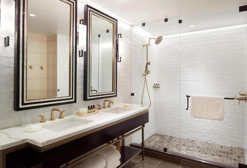 ジュニアスイート, The Plaza Hotel Pioneer Park