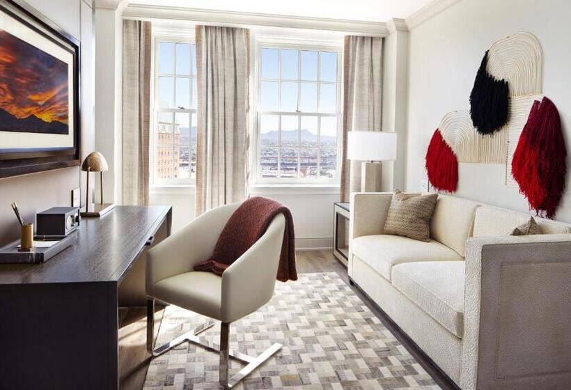 スーペリアースイート, The Plaza Hotel Pioneer Park