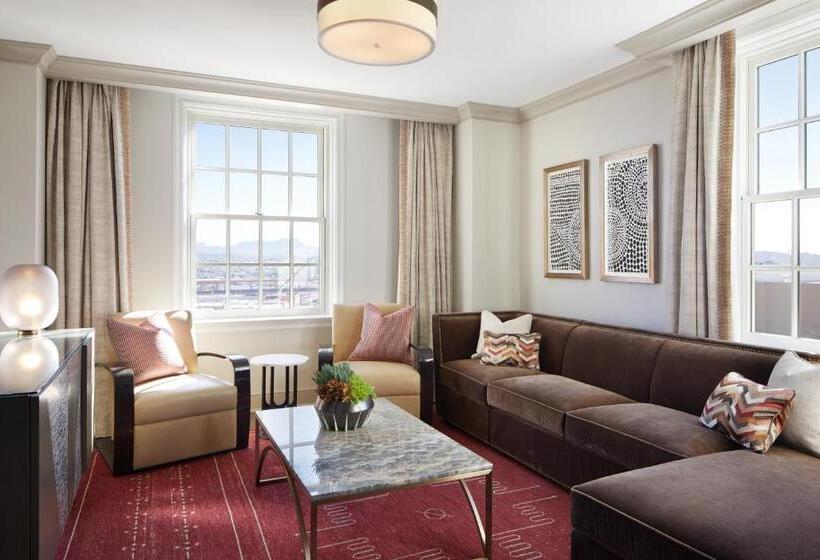 スーペリアースイート, The Plaza Hotel Pioneer Park