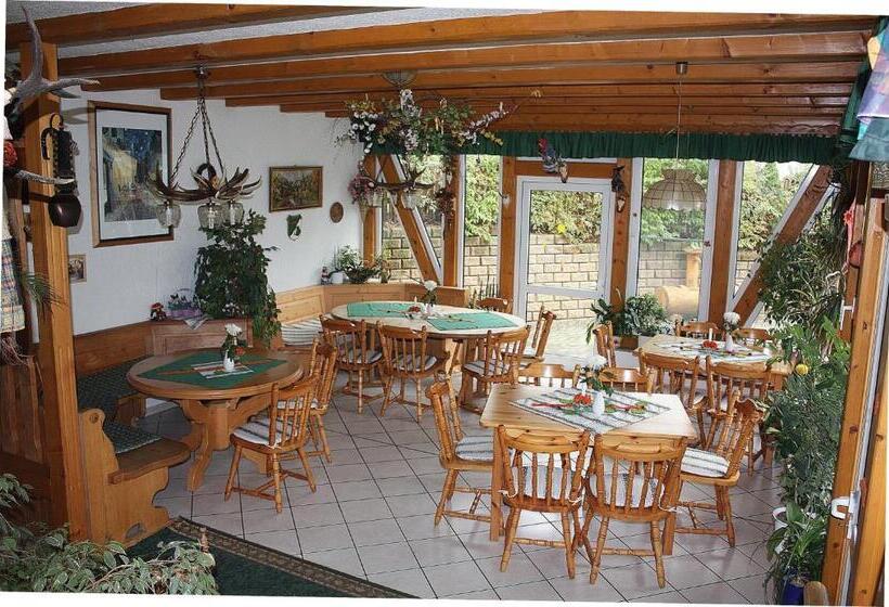 غرفة قياسية مزوَّدة بشُرفة, Cafe & Pension Carmen