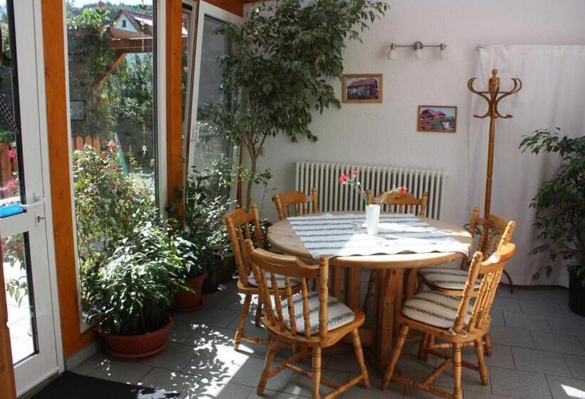 غرفة قياسية مزوَّدة بشُرفة, Cafe & Pension Carmen