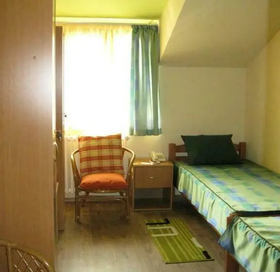 اتاق استاندارد با سرویس بهداشتی مشترک, Hostel Oasis