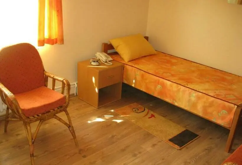 اتاق استاندارد با سرویس بهداشتی مشترک, Hostel Oasis