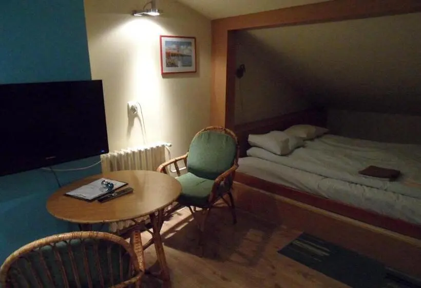 اتاق استاندارد سه تخته با سرویس بهداشتی مشترک, Hostel Oasis