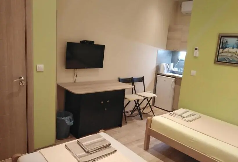 استودیوی استاندارد, Hostel Oasis