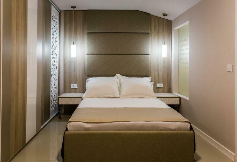 اتاق استاندارد یک نفره, Crystal Light