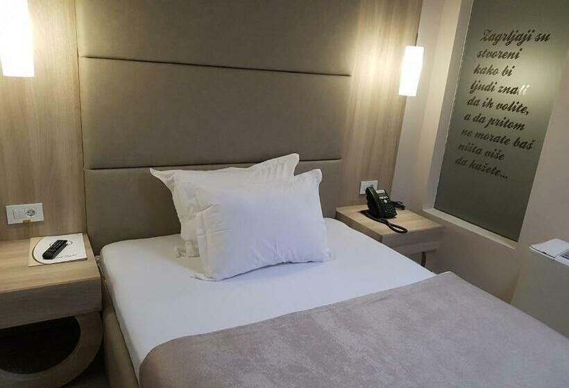 اتاق استاندارد یک نفره, Crystal Light