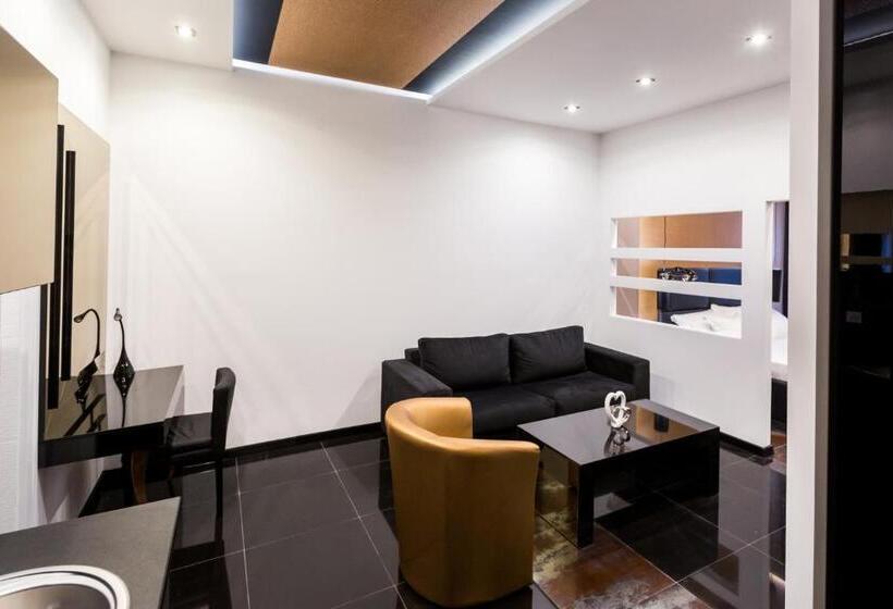 استودیوی لوکس, Crystal Light