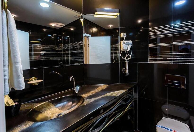 استودیوی لوکس, Crystal Light