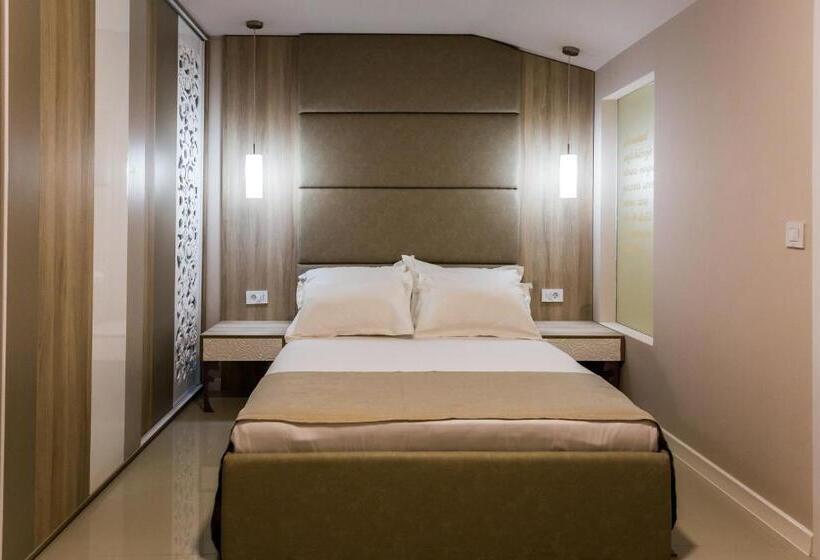 اتاق استاندارد, Crystal Light