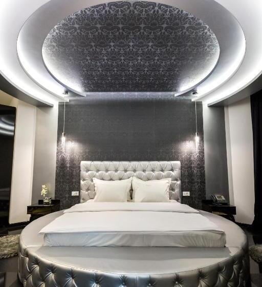 Deluxe Suite King Bed, Crystal Light