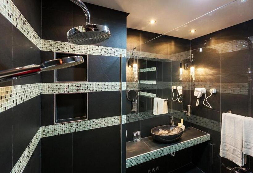 Deluxe Suite King Bed, Crystal Light