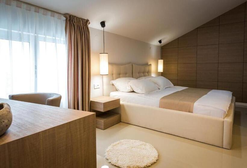 اتاق لوکس, Crystal Light