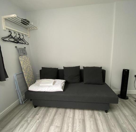 Студия Стандарт, Comfortable Cosy Budget Studios In City Center