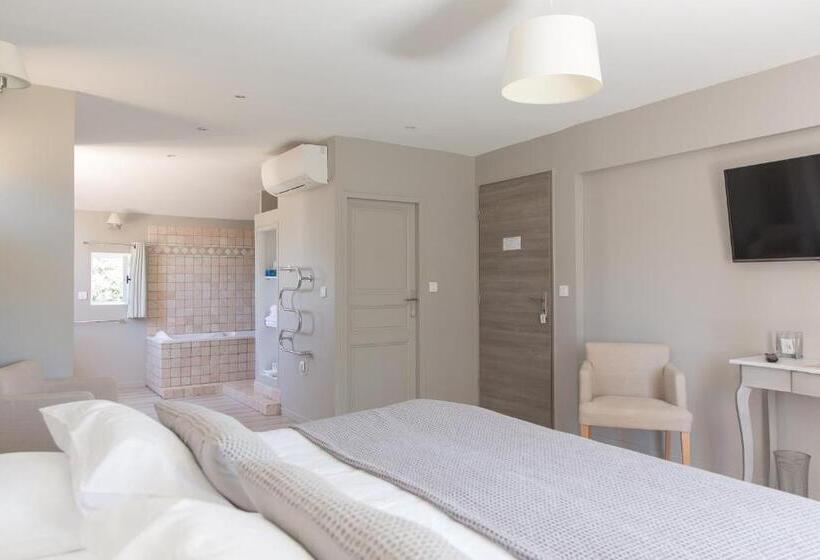 スタンダードルーム, Le Mas Des Alexandrins