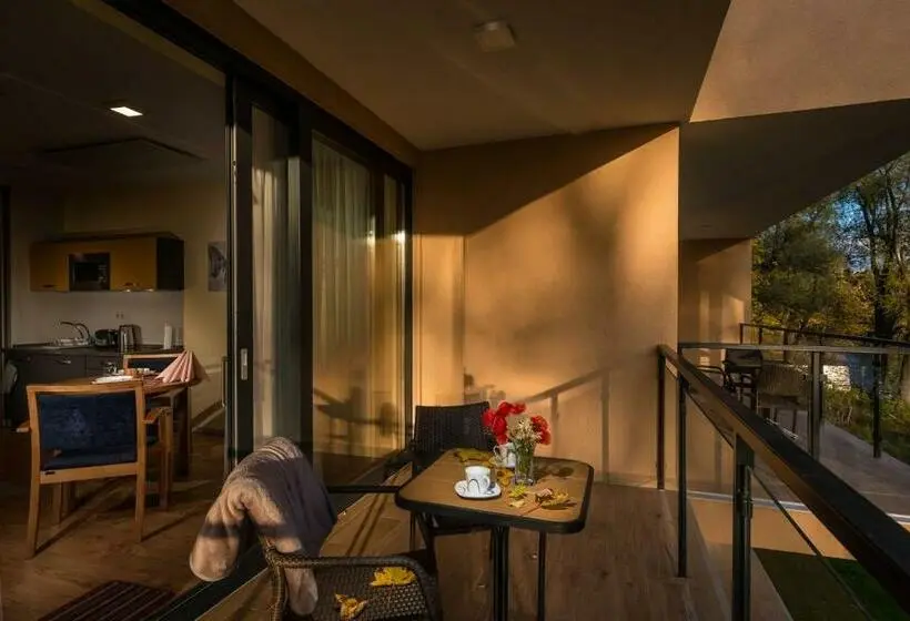 スタンダードスタジオ, Apartmánový Dom Kriváň