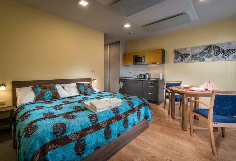 스탠다드 스튜디오, Apartmánový Dom Kriváň