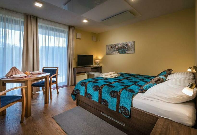 스탠다드 스튜디오, Apartmánový Dom Kriváň