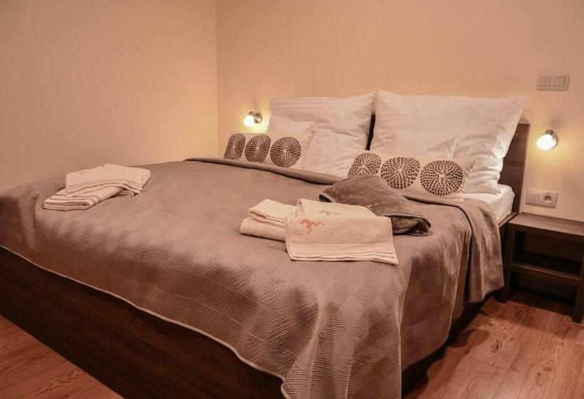 스탠다드 스튜디오, Apartmánový Dom Kriváň