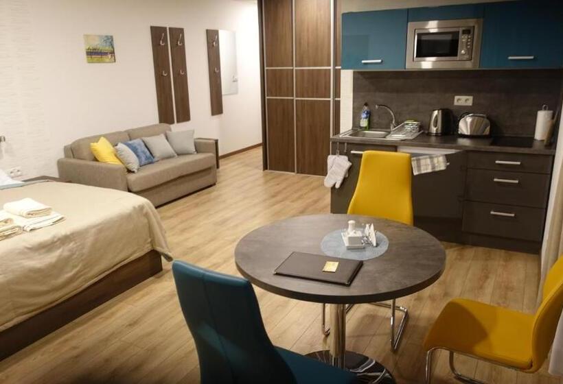 스탠다드 스튜디오, Apartmánový Dom Kriváň