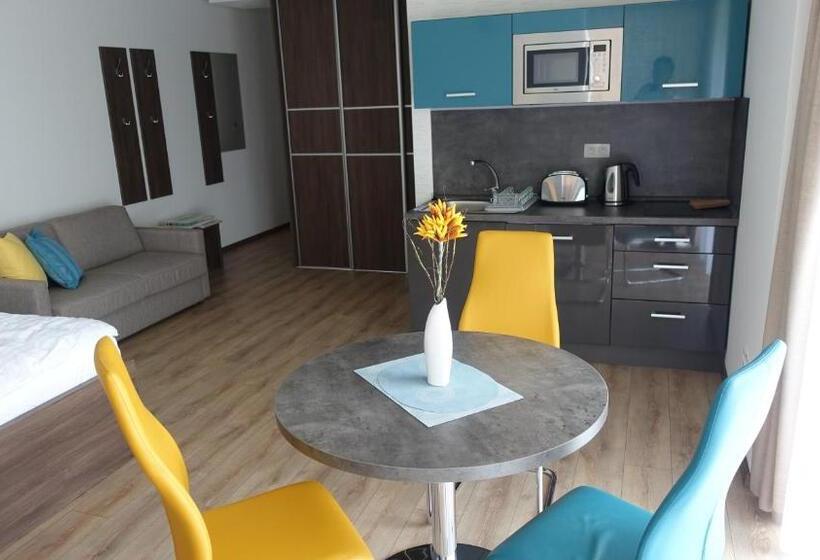 스탠다드 스튜디오, Apartmánový Dom Kriváň