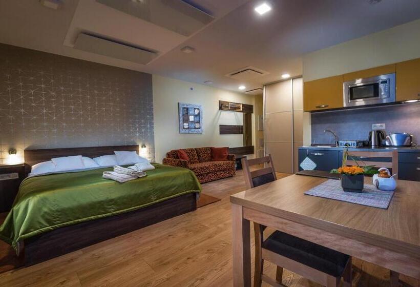 استودیوی استاندارد, Apartmánový Dom Kriváň