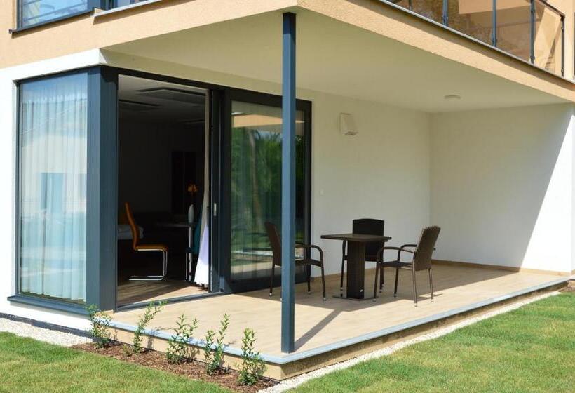 استودیوی استاندارد, Apartmánový Dom Kriváň