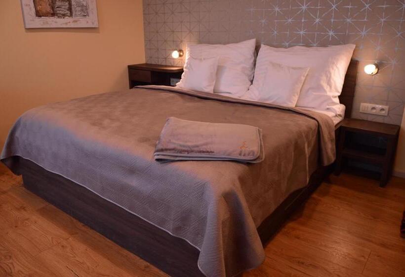استودیوی استاندارد, Apartmánový Dom Kriváň