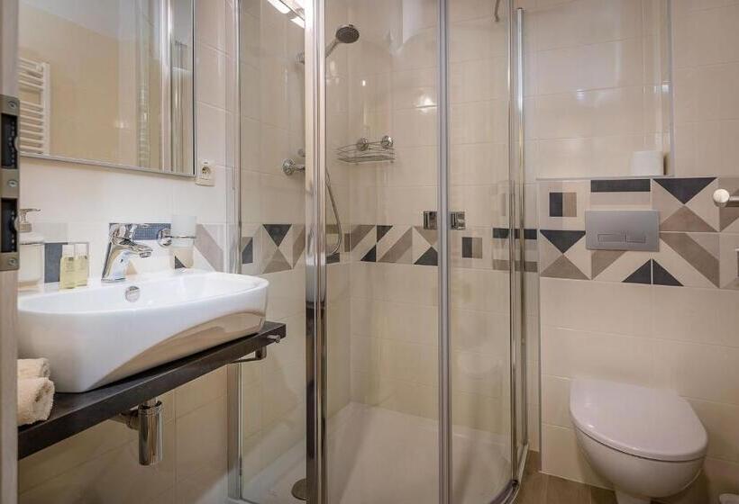 스탠다드 스튜디오, Apartmánový Dom Kriváň