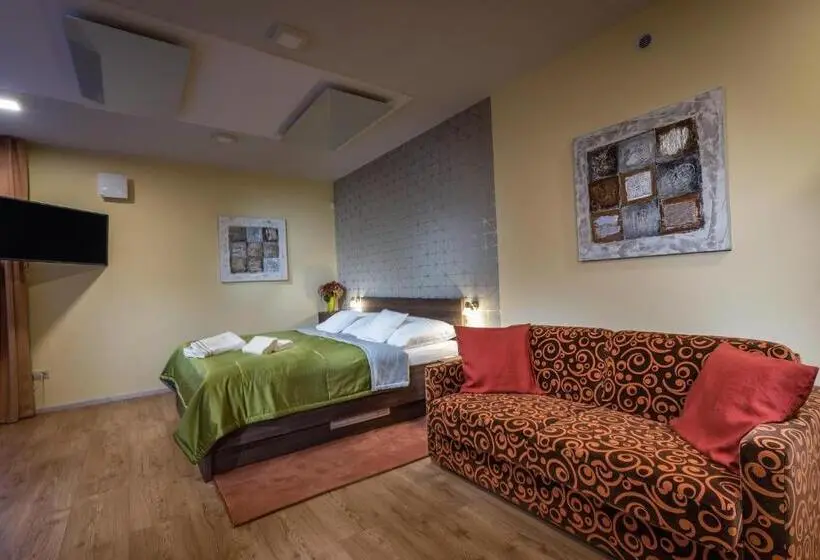 スタンダードスタジオ, Apartmánový Dom Kriváň