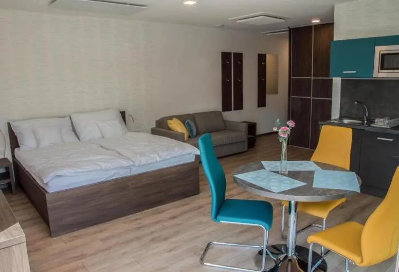 スタンダードスタジオ, Apartmánový Dom Kriváň