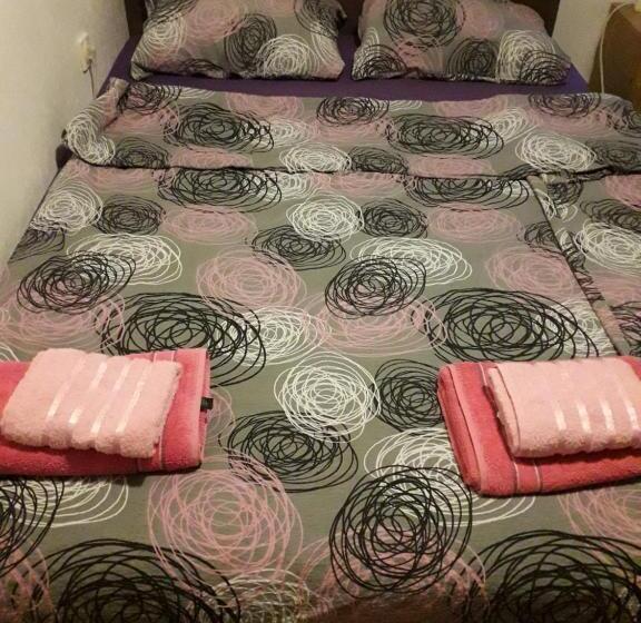 اتاق استاندارد با سرویس بهداشتی مشترک, Hostel Topić