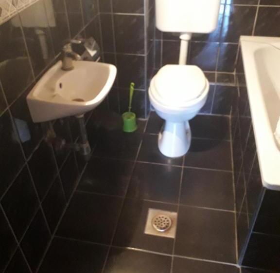 اتاق استاندارد با سرویس بهداشتی مشترک, Hostel Topić