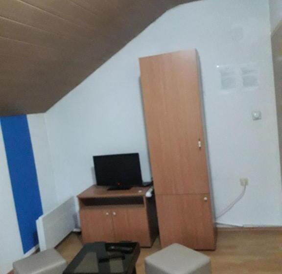 اتاق استاندارد با چشمانداز باغ, Hostel Topić