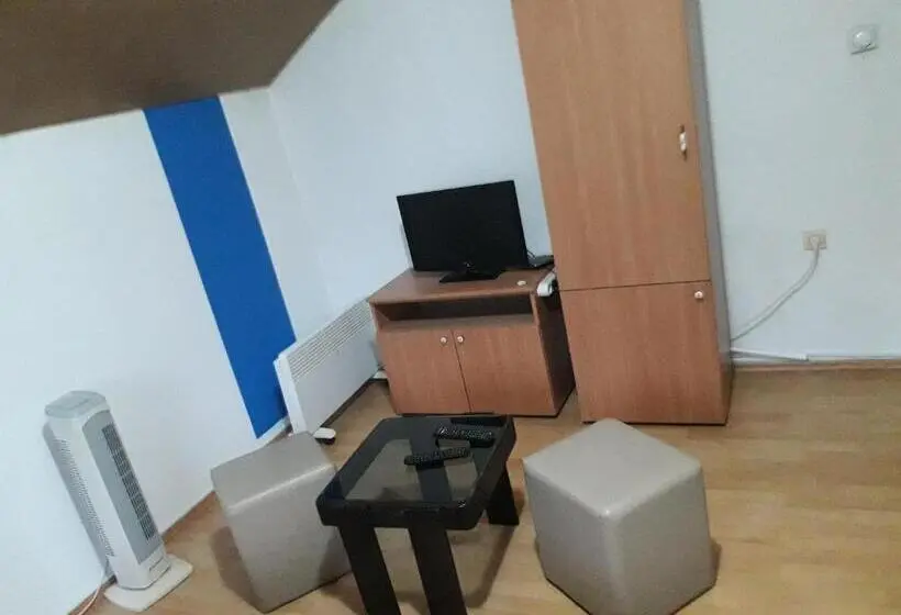 اتاق استاندارد با چشم‌انداز باغ, Hostel Topić