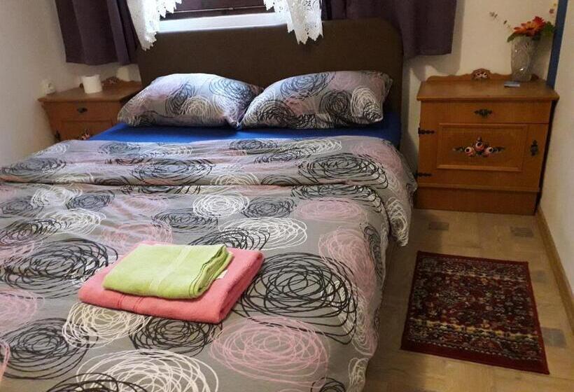 اتاق استاندارد با چشمانداز باغ, Hostel Topić