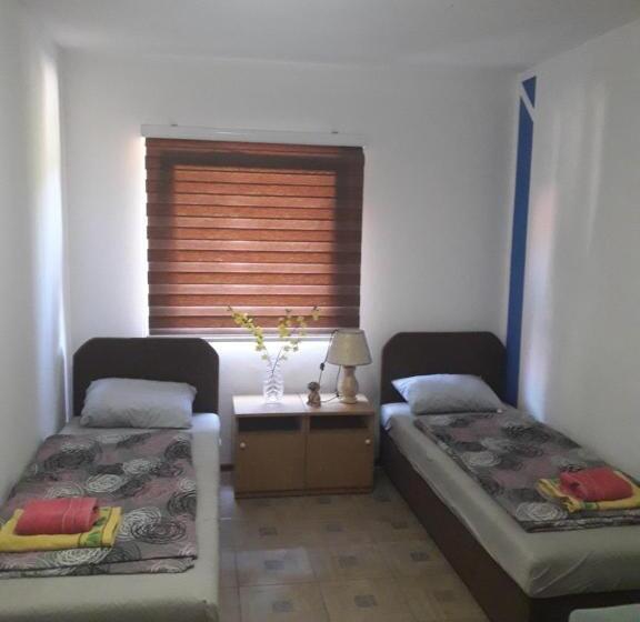 اتاق استاندارد سه نفره, Hostel Topić