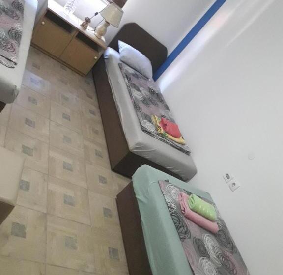 اتاق استاندارد سه نفره, Hostel Topić