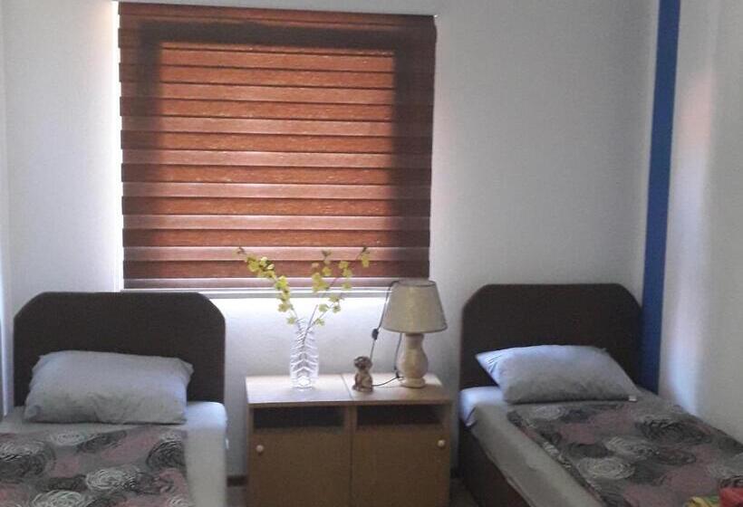 اتاق استاندارد سه نفره, Hostel Topić