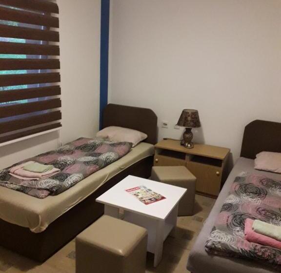 اتاق استاندارد, Hostel Topić