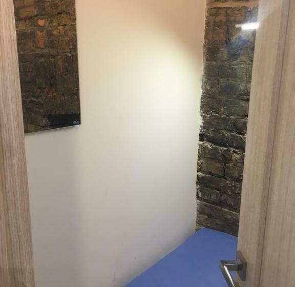 اتاق اکونومی یک تخته, Hostel Train Station