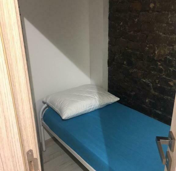 اتاق اکونومی یک تخته, Hostel Train Station