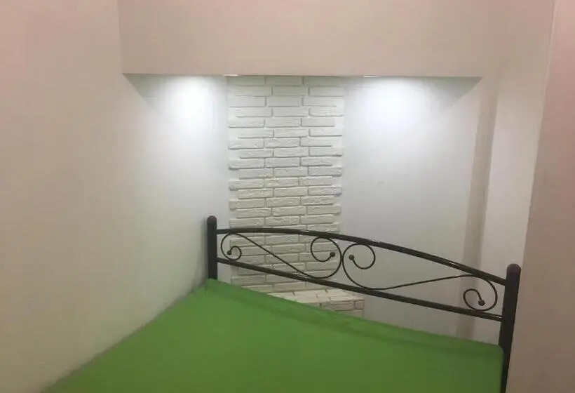 اتاق استاندارد, Hostel Train Station