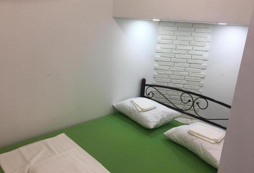 اتاق استاندارد, Hostel Train Station