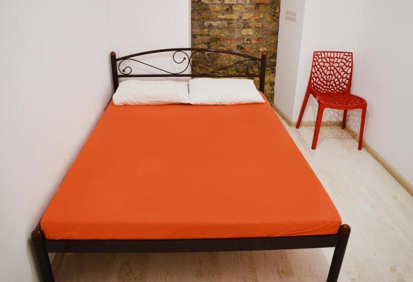 اتاق استاندارد, Hostel Train Station