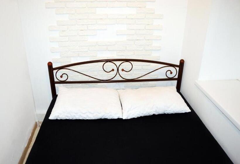 اتاق استاندارد, Hostel Train Station