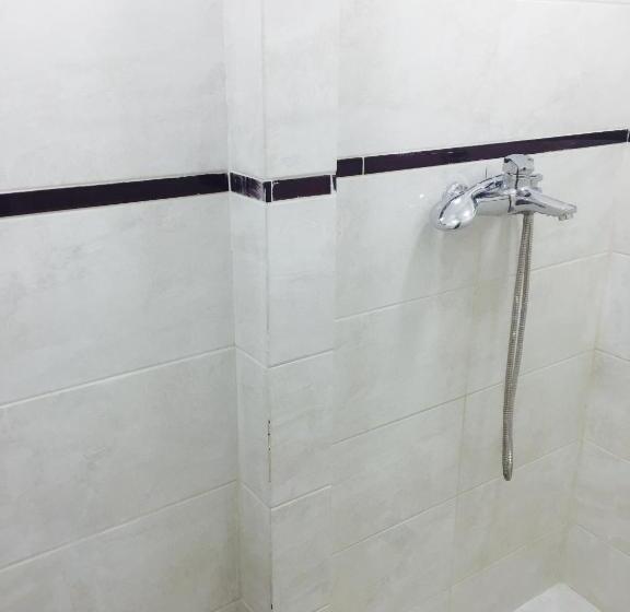 اتاق استاندارد, Hostel Train Station