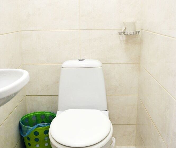 اتاق اکونومی, Hostel Train Station